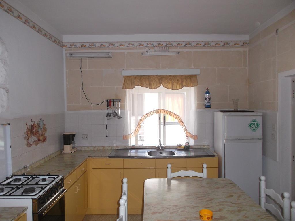 Ta' Karmni Marsalforn Room photo